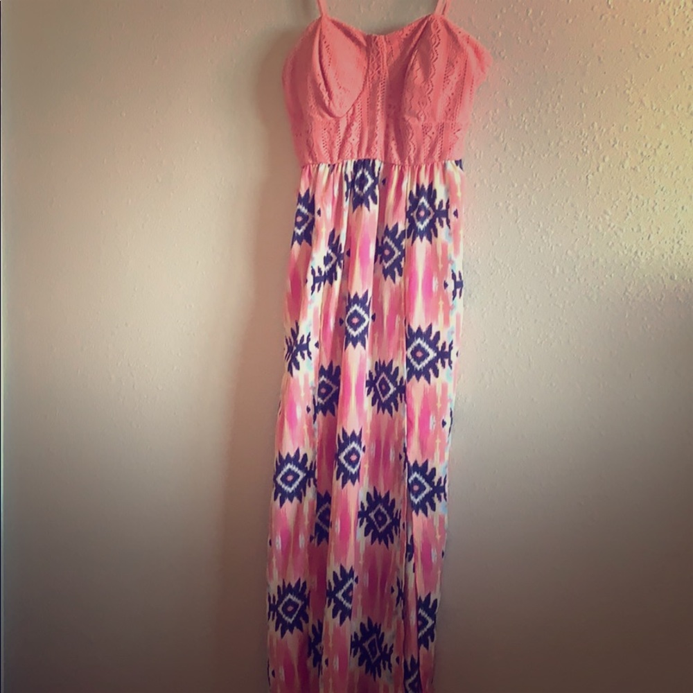 Maxi dress with slotted bottom